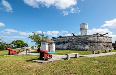 Fort Fincastle and Fort Montagu